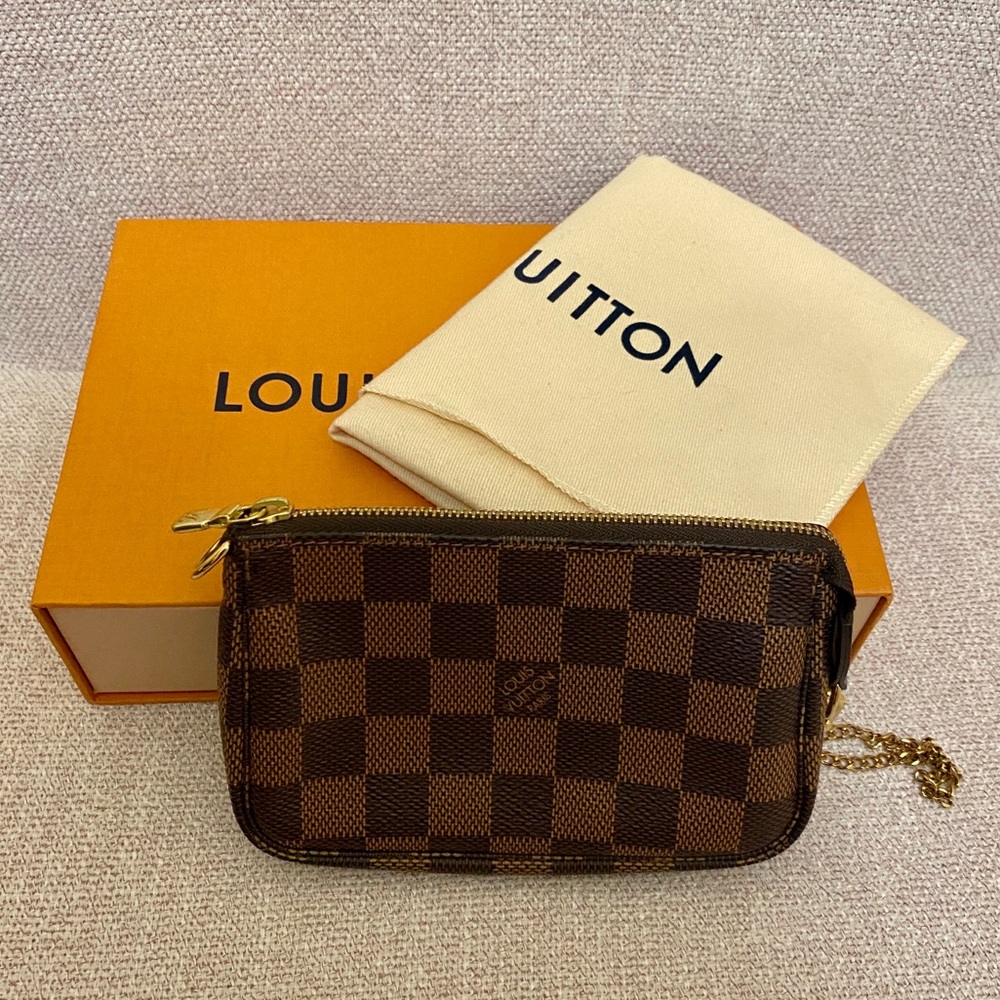 Louis Vuitton Mini Pochette in Damier Ebene